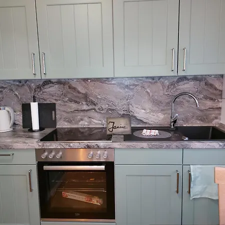 Daire Janine Eg Und Angelina Og *