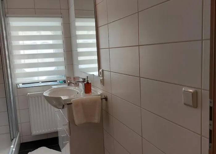 Janine Eg Und Angelina Og *