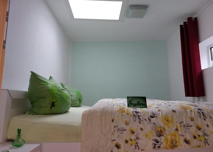 Daire Janine Eg Und Angelina Og